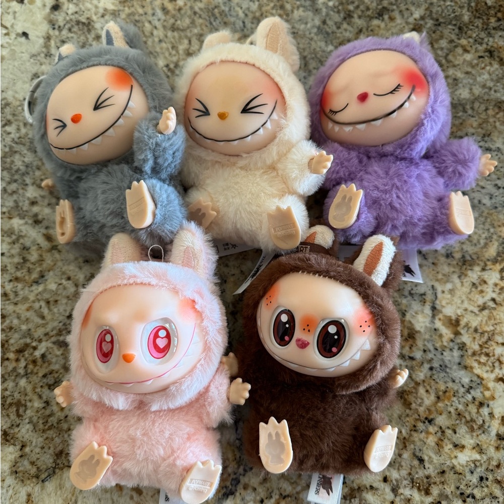 FAKE “Labubu” Have a Seat Bag Charms